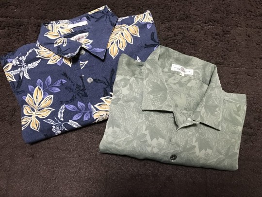 スティックアウトのシャツ