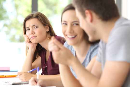 あなたが他の女子と仲良くしている時の反応は?