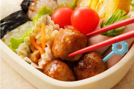 腕時計や財布などの定番アイテム