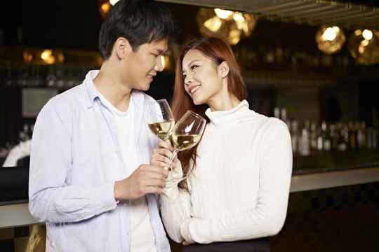 意中の女性がいないなら席や店を変える
