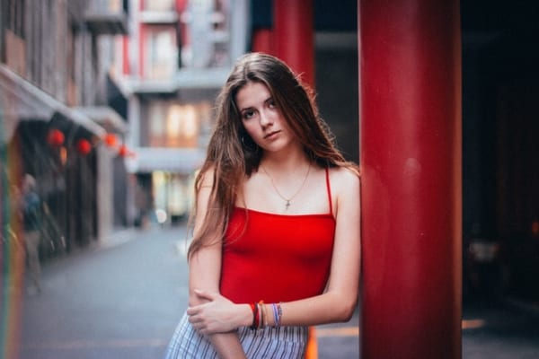 若い女性