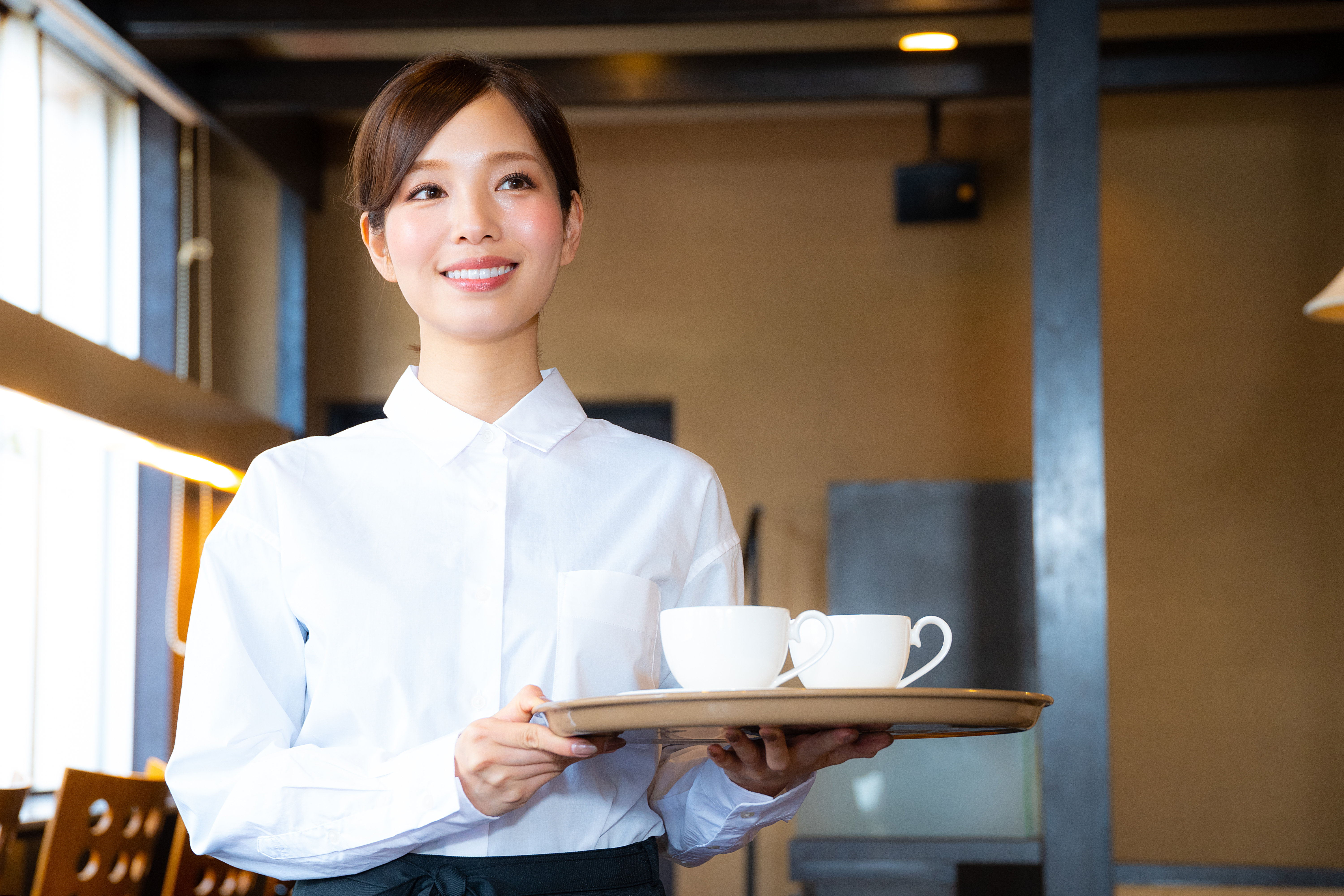 カフェ 店員