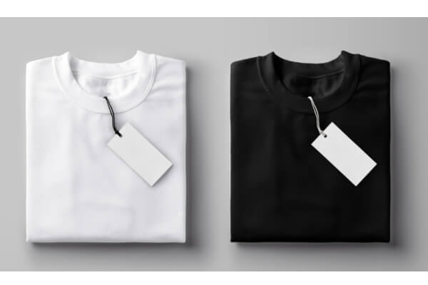 白と黒のTシャツの画像